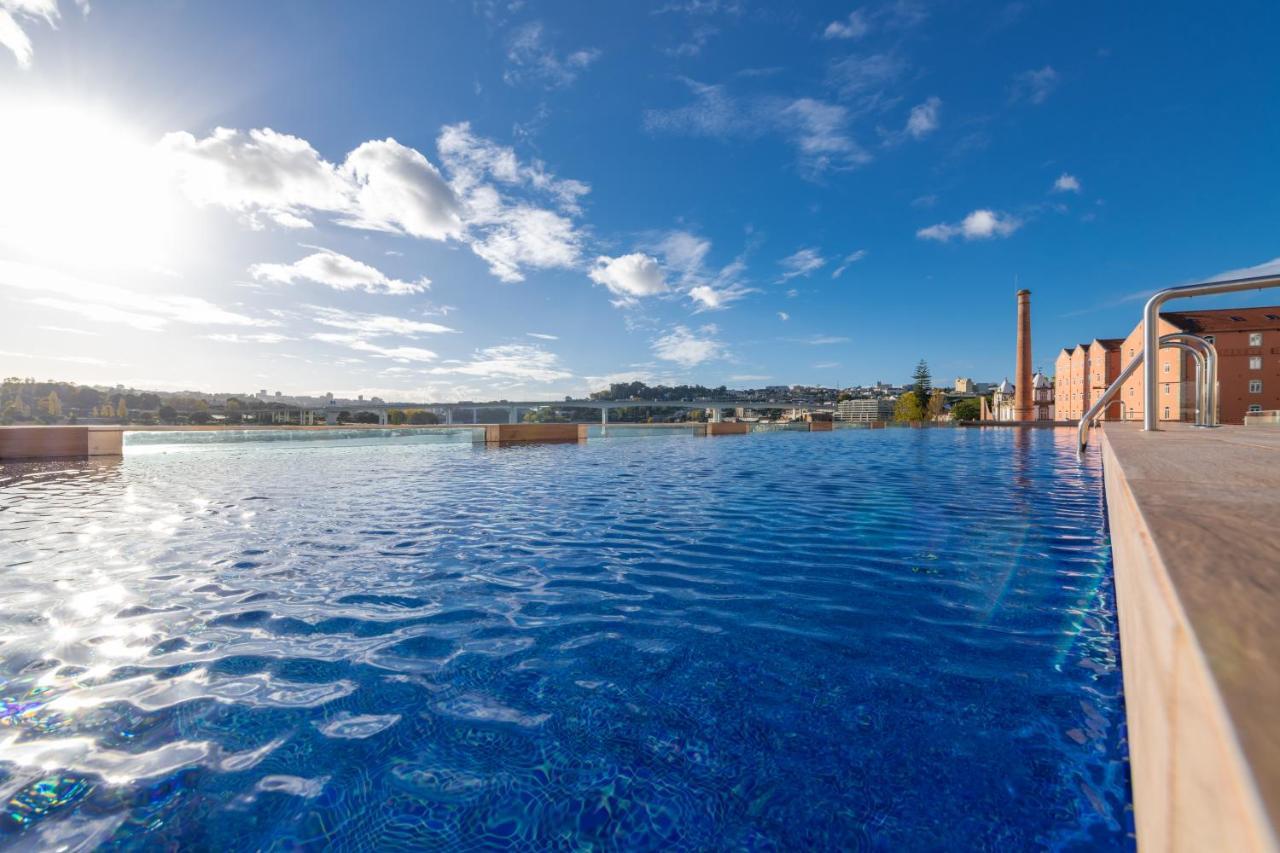 Pestana Douro Riverside - Preferred Hotels & Resorts, Lifestyle Valbom  المظهر الخارجي الصورة The rooftop pool at the hotel
