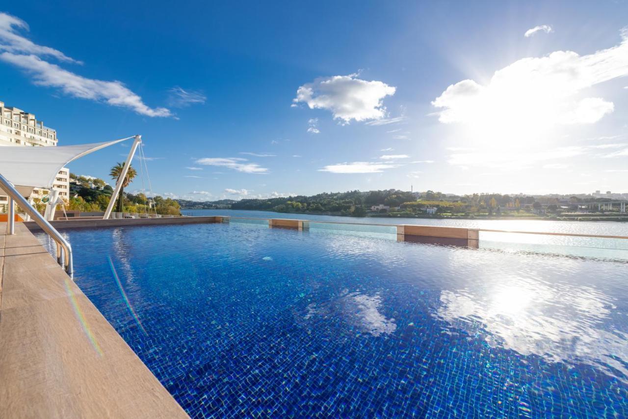 Pestana Douro Riverside - Preferred Hotels & Resorts, Lifestyle Valbom  المظهر الخارجي الصورة Infinity pool at the resort