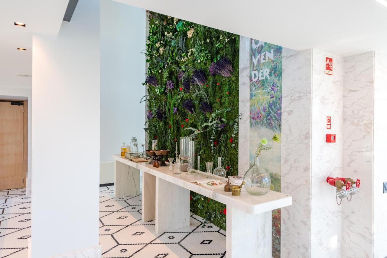Pestana Douro Riverside - Preferred Hotels & Resorts, Lifestyle Valbom  المظهر الخارجي الصورة A green wall in a hotel