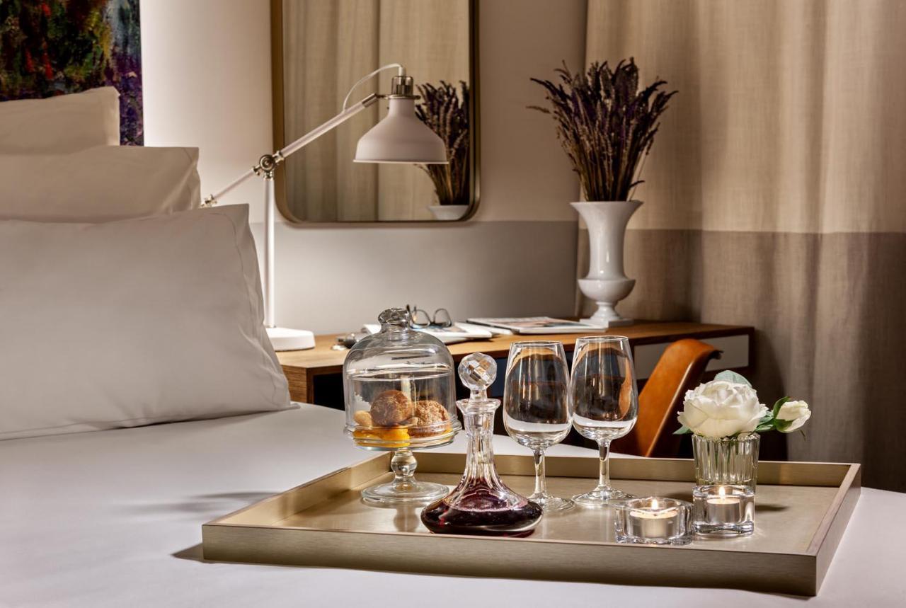 Pestana Douro Riverside - Preferred Hotels & Resorts, Lifestyle Valbom  المظهر الخارجي الصورة A tray with a decanter, wine glasses, and a candle holder