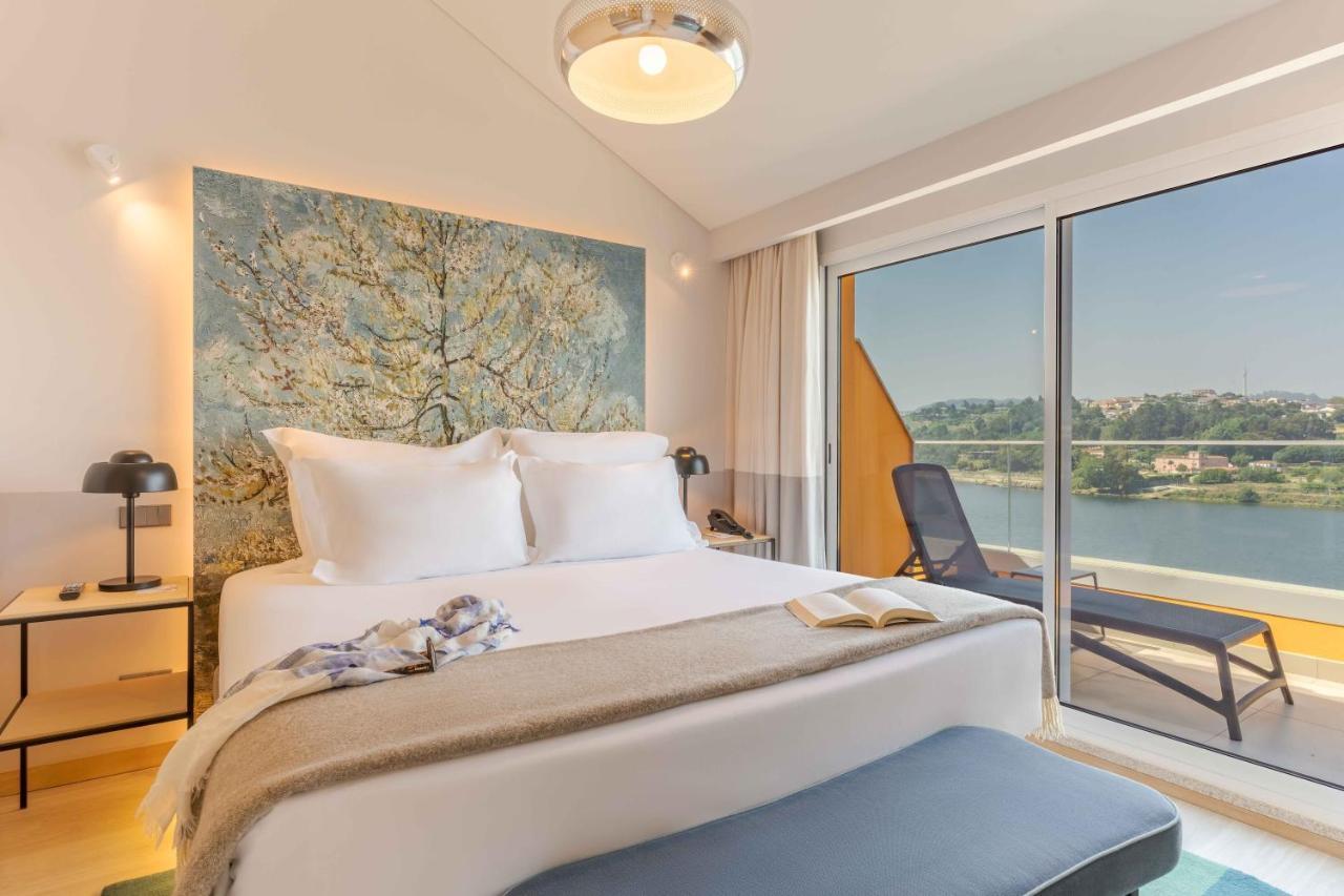 Pestana Douro Riverside - Preferred Hotels & Resorts, Lifestyle Valbom  المظهر الخارجي الصورة A bedroom in the hotel